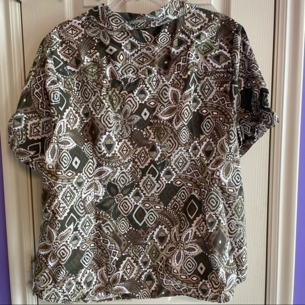 Geometric Patterned Cool Top - Picture 13 of 13